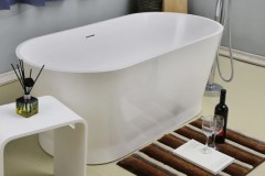 Oval Tub with Curving Sides, Slotted Overflow