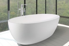 Oval Freestanding Bath with Wide Front Rim