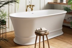 Oval Freestanding Bath with Classic Design