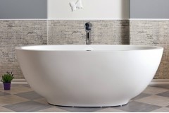 Oval Freestanding Bath, Curving Sides, Wide Flat Rim