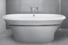 Oval Freestanding Bath, Center Side Drain, Rolled Rim, Curving Sides