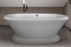 Oval Freestanding, Center Side Drain, Wide Rim, Pedestal Base