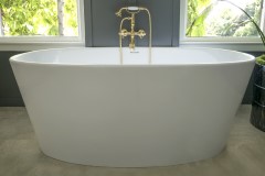 Oval Freestanding Tub, Center Side Drain, Angled Sides, Flat Rim