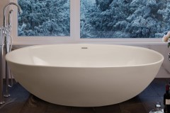 Modern Oval Freestanding Tub with Curving Sides