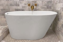 Oval Freestanding Bath with Slight Figure 8 Shape, End Drain