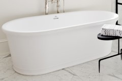 Oval Freestanding Tub, Rolled Rim & Base, Center Side Drain