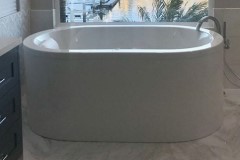 Oval Freestanding Tub with Straight Sides, Flat Rim