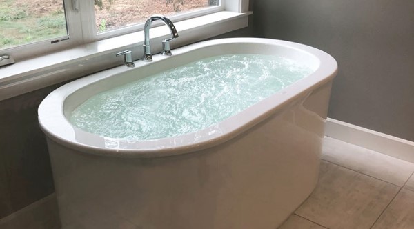 Freestanding Oval Whilpool Jet Tub