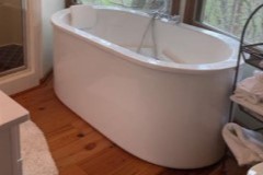 Oval Freestanding Tub, Flat Rim, Angled Sides, Center Side Drain