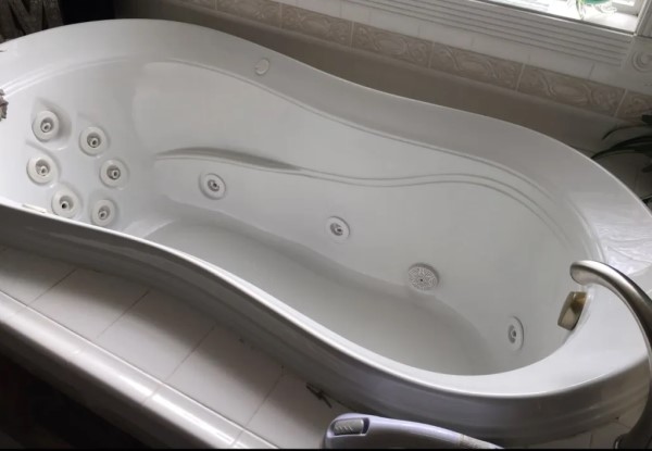 6032 Ultra Whirlpool Bathtub