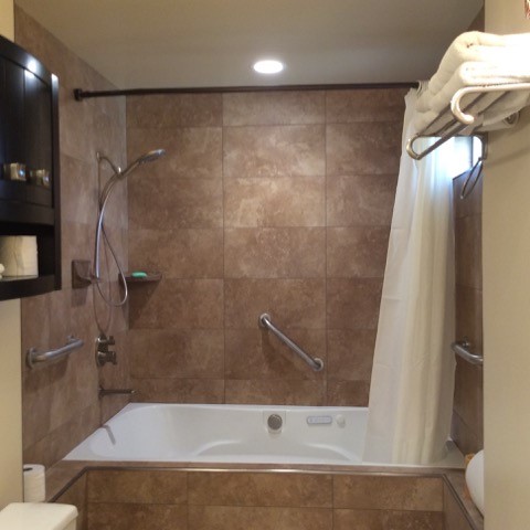 Luxury Whirlpool & Air Bath as a Shower